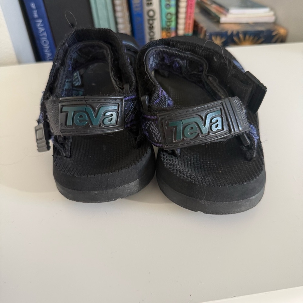 Vintage Teva Black Hurricane Sandals with Blue Pattern - Picture 2 of 4